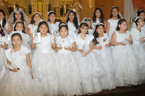 Primera comunión de 30 niños en Holy Redeemer Church en Madison - LA  COMUNIDAD NEWS ON LINE
