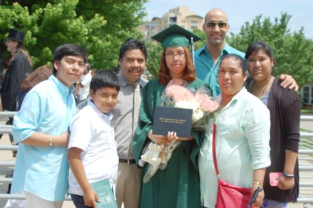 Evelyn Rosales y familia
