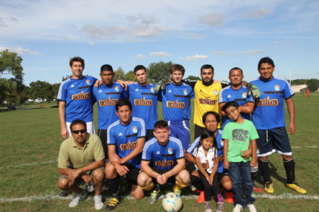 “Deportivo Cristal”, integrado por peruanos, mexicanos y anglos.