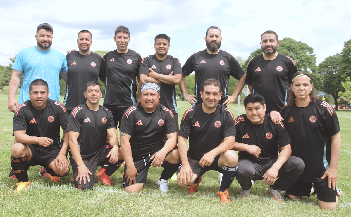 <strong>¡Rodó el balón! Comenzó el Torneo de Veteranos 2025 con 16 equipos en la cancha</strong>