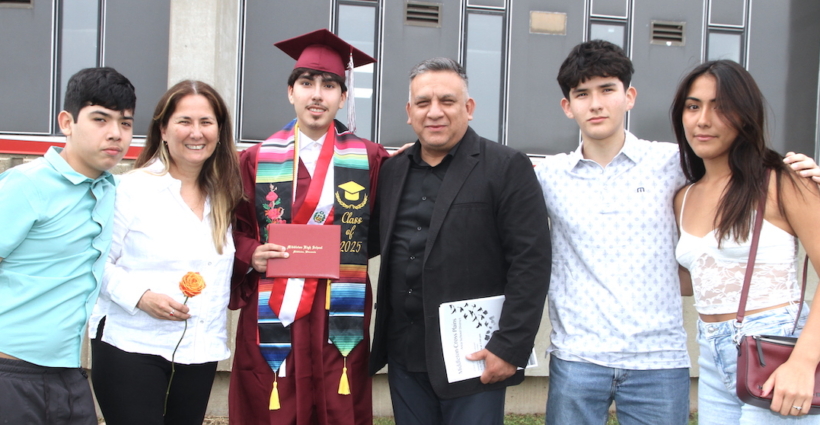 <strong>Una lluvia de birretes y sueños: Middleton High School gradúa a más de 550 estudiantes</strong>