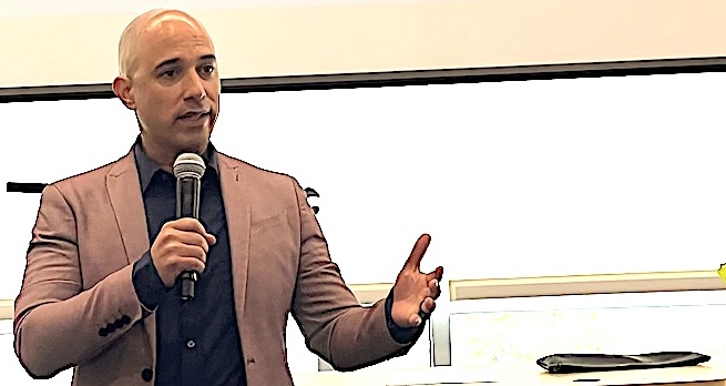 Diagnóstico Temprano, Comunidad Fuerte: La Visión del Profesor Luis Otero en la Cumbre de Cuidado Infantil