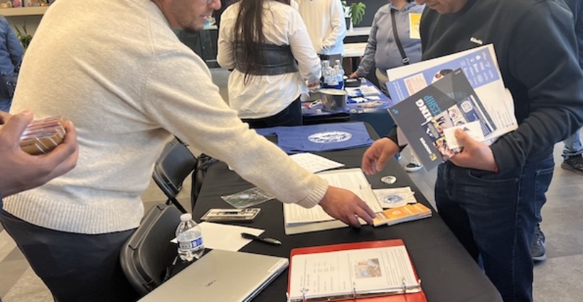 <strong>Centro Dane County impulsa oportunidades laborales y el emprendimiento latino con exitoso “Día de Conexión Laboral y Mercadito”</strong>